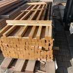 Ca. 150x Guyana Teak palen fijnbezaagd, 50x50mm, lengte 300cm